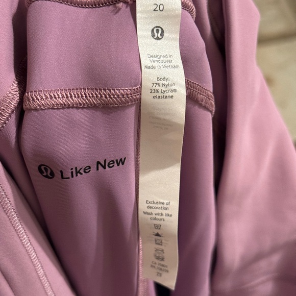 NWOT Lululemon leggings | side pockets | size 20| Mauve color - Picture 7 of 8